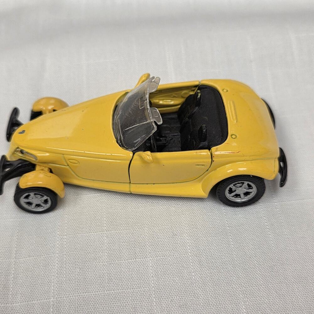 Maisto Plymouth Prowler Yellow 1:39 Diecast Convertible Toy Car Hot Rod Model